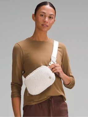 Lululemon Everywhere Fleece Belt Bag